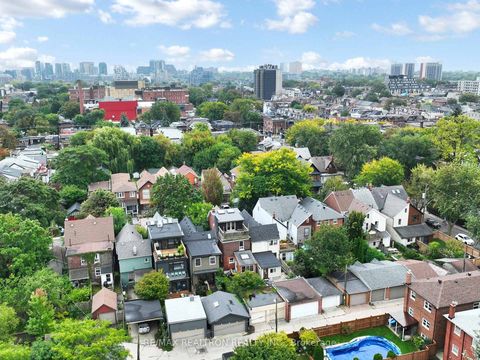 Photo 40 at 10 Lindsey Avenue, Dufferin Grove, Toronto