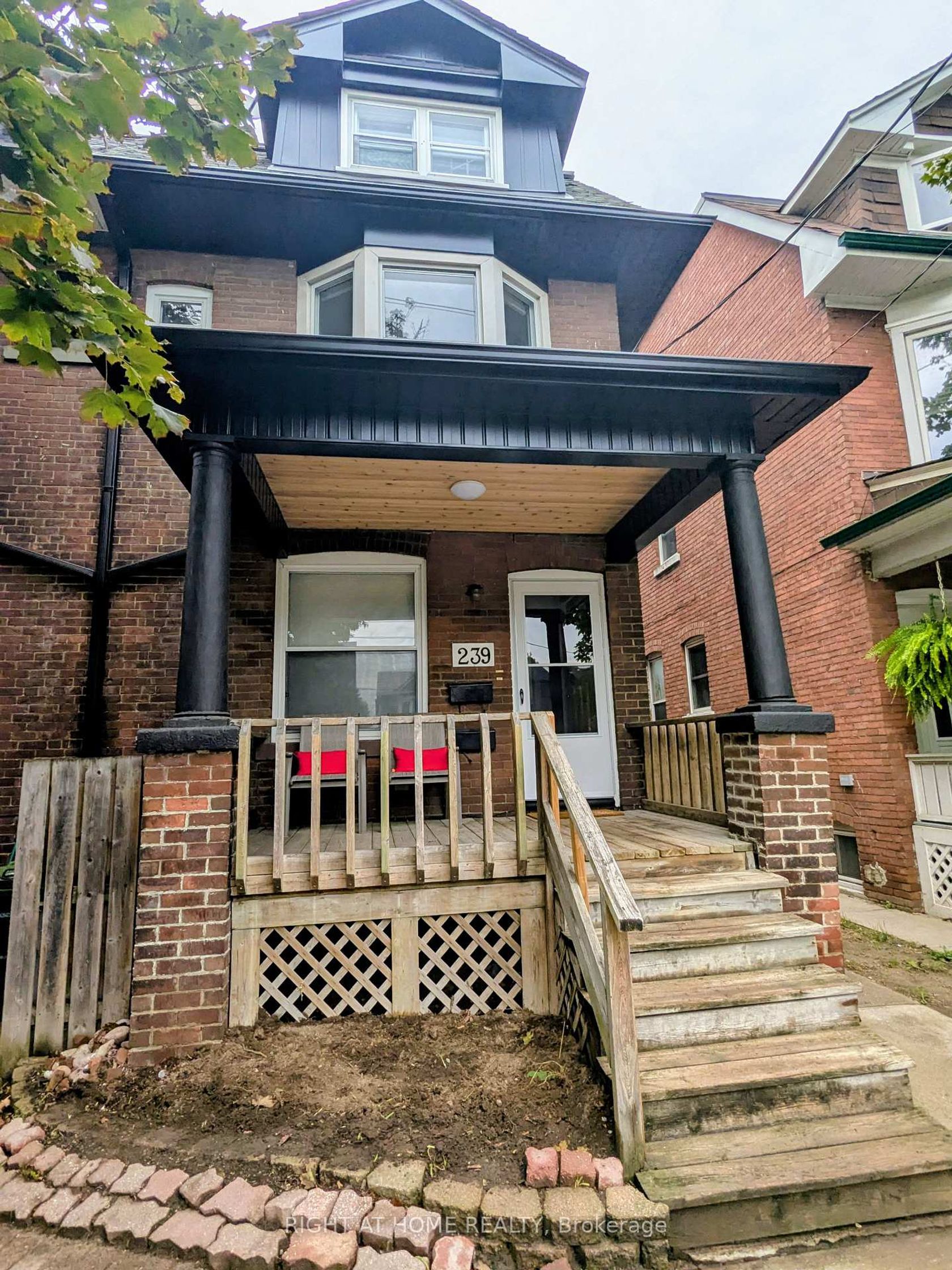 239 Woodbine Avenue, The Beaches, Toronto by Loree Meneguzzi Real Estate 239 Woodbine Avenue, The Beaches, Toronto
