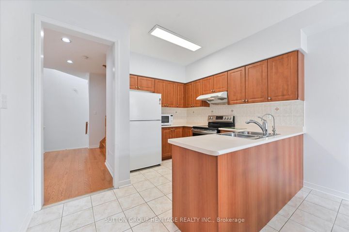 Photo 10 at 31 Thornton Street, Milliken Mills East, Markham