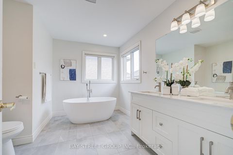 Photo 40 at 15 Sisley Crescent, Patterson, Vaughan
