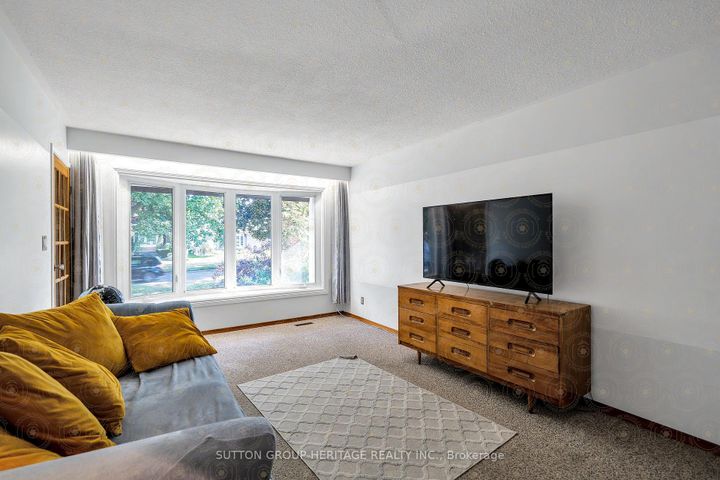 Photo 2 at 792 Tatra Drive, McLaughlin, Oshawa