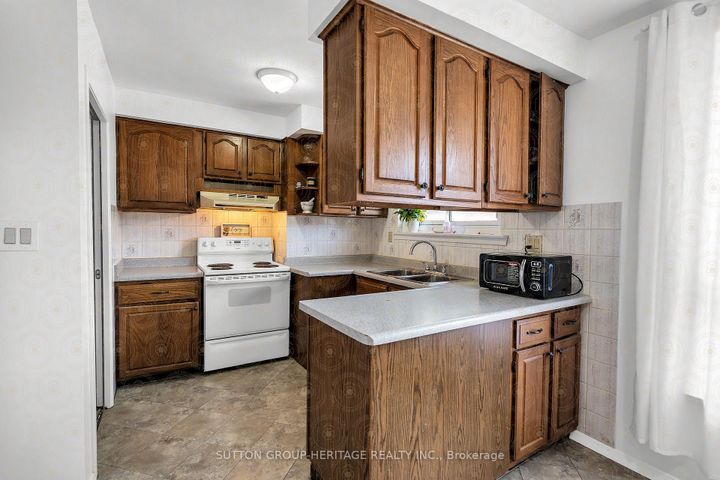 Photo 9 at 792 Tatra Drive, McLaughlin, Oshawa