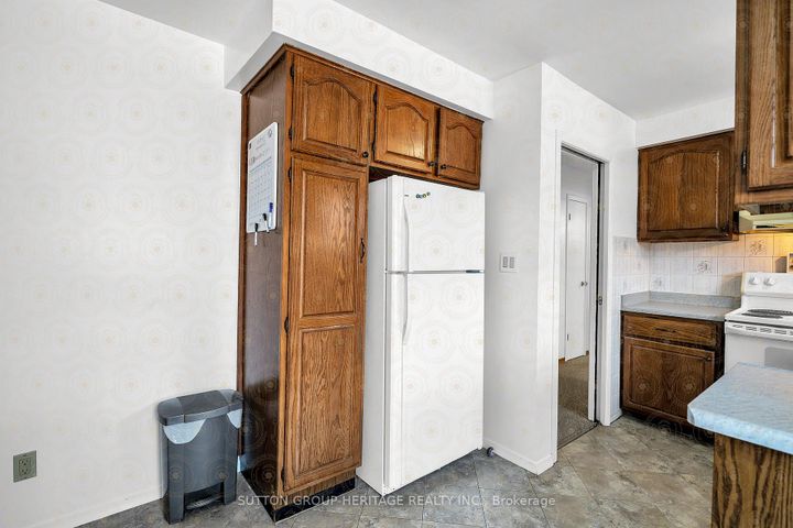 Photo 10 at 792 Tatra Drive, McLaughlin, Oshawa