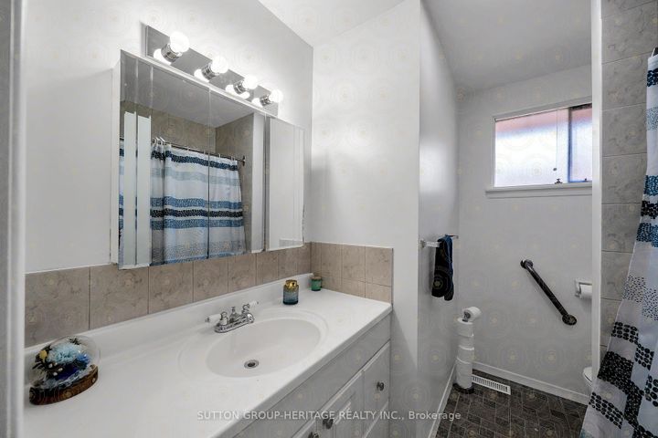 Photo 18 at 792 Tatra Drive, McLaughlin, Oshawa