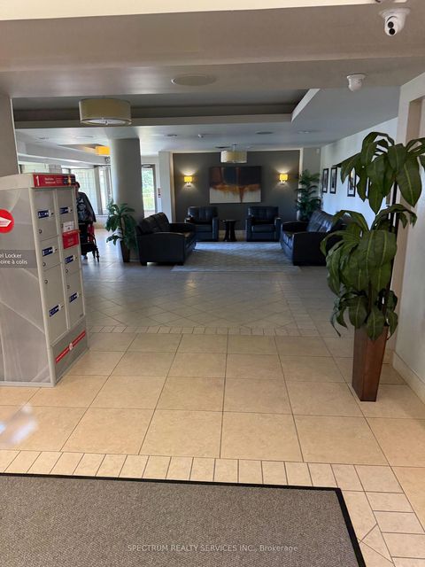 Photo 2 at 516 - 2500 Rutherford Road, Maple, Vaughan