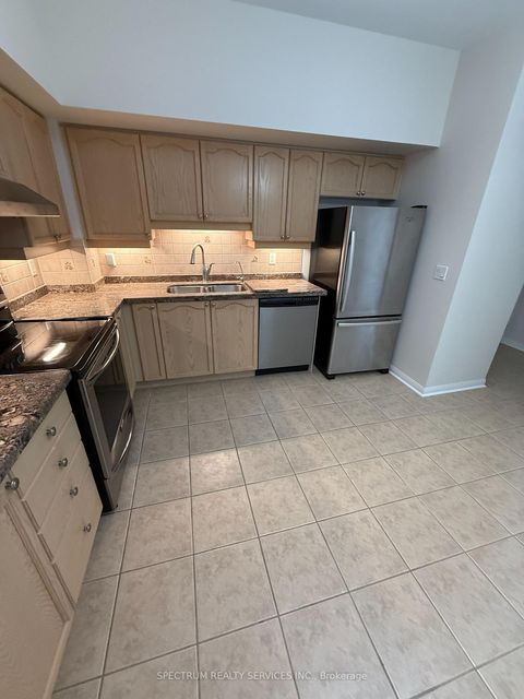 Photo 4 at 516 - 2500 Rutherford Road, Maple, Vaughan