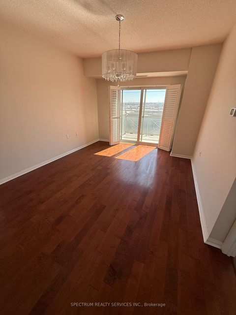 Photo 10 at 516 - 2500 Rutherford Road, Maple, Vaughan