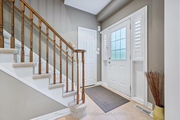 Photo 8 at 33 - 300 Ravineview Way, WC Wedgewood Creek, Oakville