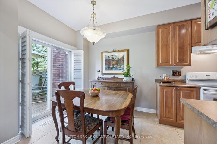 Photo 12 at 33 - 300 Ravineview Way, WC Wedgewood Creek, Oakville
