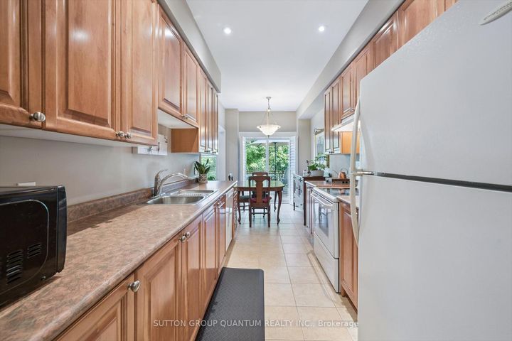Photo 14 at 33 - 300 Ravineview Way, WC Wedgewood Creek, Oakville