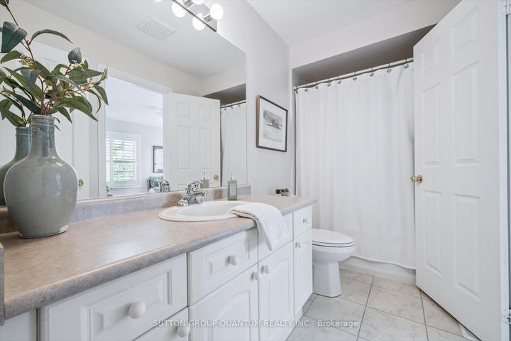 Photo 23 at 33 - 300 Ravineview Way, WC Wedgewood Creek, Oakville