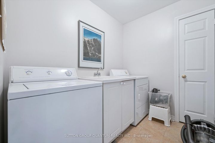 Photo 24 at 33 - 300 Ravineview Way, WC Wedgewood Creek, Oakville