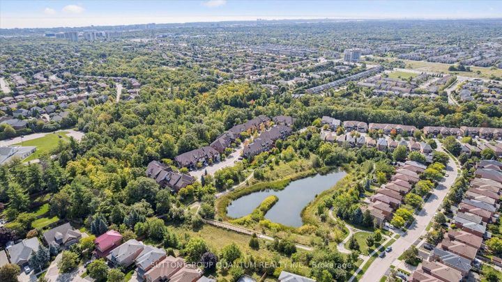 Photo 33 at 33 - 300 Ravineview Way, WC Wedgewood Creek, Oakville