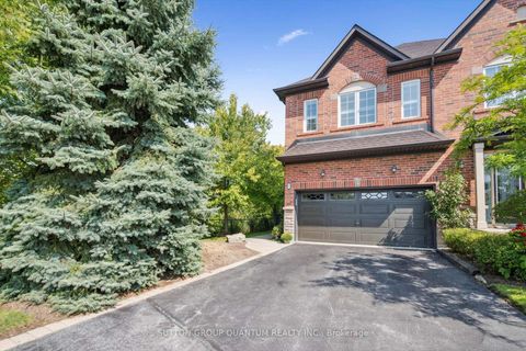 Photo 1 at 33 - 300 Ravineview Way, WC Wedgewood Creek, Oakville