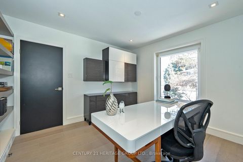 Photo 5 at 61 Foursome Crescent, Windfields, Toronto