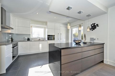 Photo 7 at 61 Foursome Crescent, Windfields, Toronto