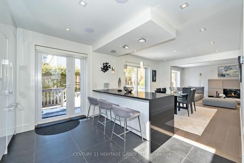 Photo 9 at 61 Foursome Crescent, Windfields, Toronto