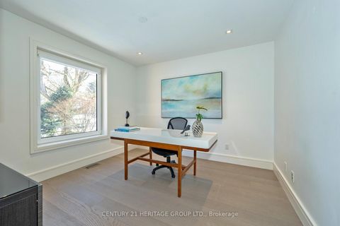 Photo 11 at 61 Foursome Crescent, Windfields, Toronto