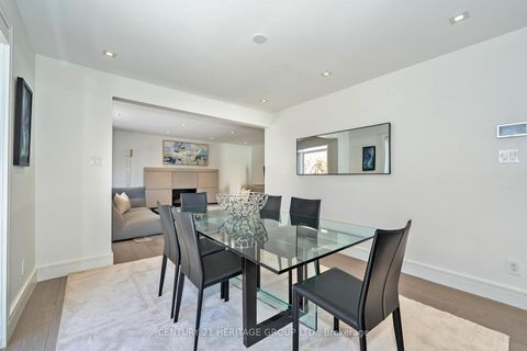 Photo 15 at 61 Foursome Crescent, Windfields, Toronto