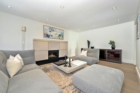 Photo 17 at 61 Foursome Crescent, Windfields, Toronto