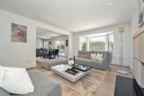 Photo 19 at 61 Foursome Crescent, Windfields, Toronto