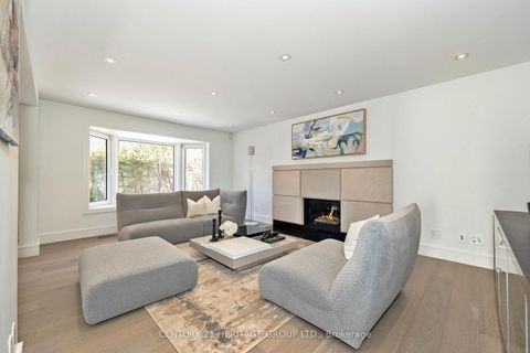 Photo 20 at 61 Foursome Crescent, Windfields, Toronto
