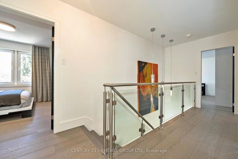Photo 22 at 61 Foursome Crescent, Windfields, Toronto
