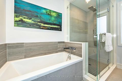 Photo 25 at 61 Foursome Crescent, Windfields, Toronto