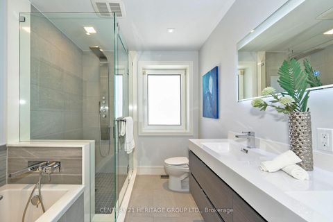 Photo 26 at 61 Foursome Crescent, Windfields, Toronto