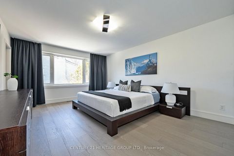 Photo 29 at 61 Foursome Crescent, Windfields, Toronto