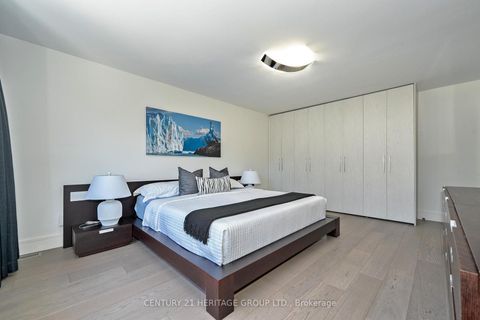 Photo 30 at 61 Foursome Crescent, Windfields, Toronto