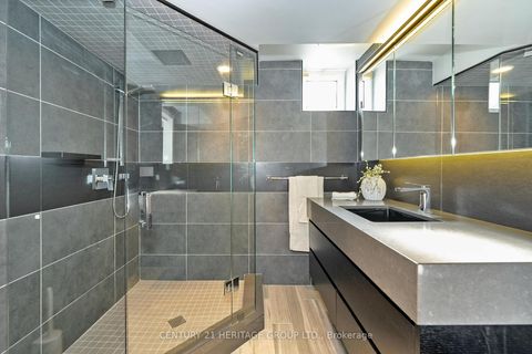 Photo 38 at 61 Foursome Crescent, Windfields, Toronto
