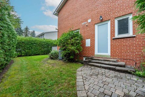 Photo 40 at 61 Foursome Crescent, Windfields, Toronto
