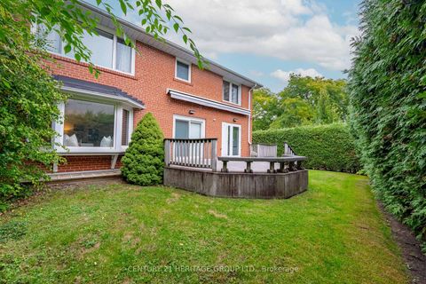 Photo 42 at 61 Foursome Crescent, Windfields, Toronto