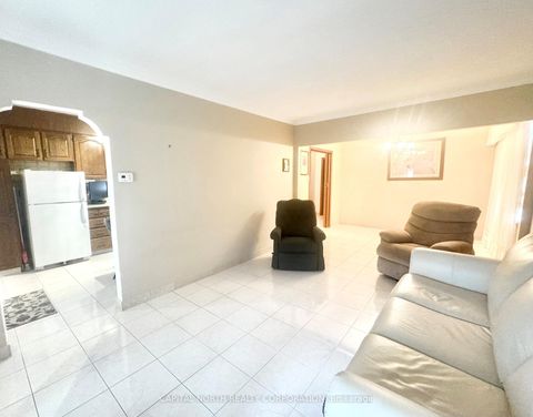 Photo 3 at 70 Beechborough Avenue, Greenbrook, Toronto