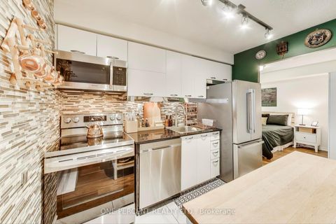 Photo 7 at 723 - 38 Joe Shuster Way, South Parkdale, Toronto