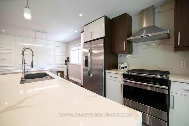 Photo 9 at 76 Langholm Drive, CFB, Toronto