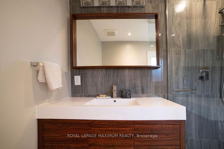 Photo 15 at 76 Langholm Drive, CFB, Toronto