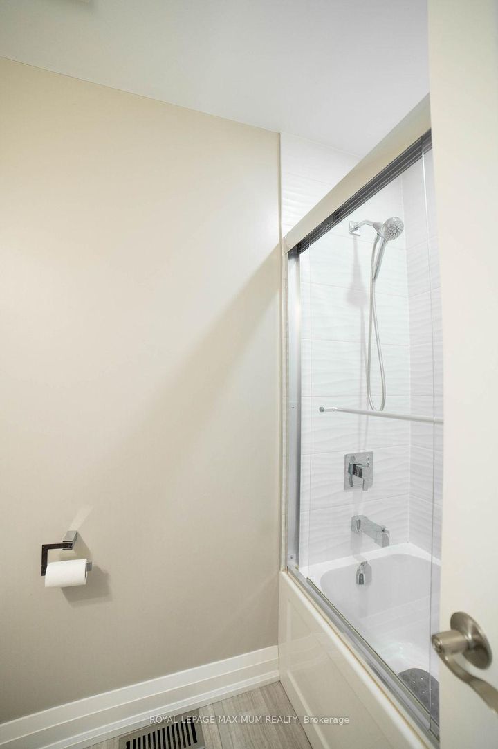 Photo 23 at 76 Langholm Drive, CFB, Toronto