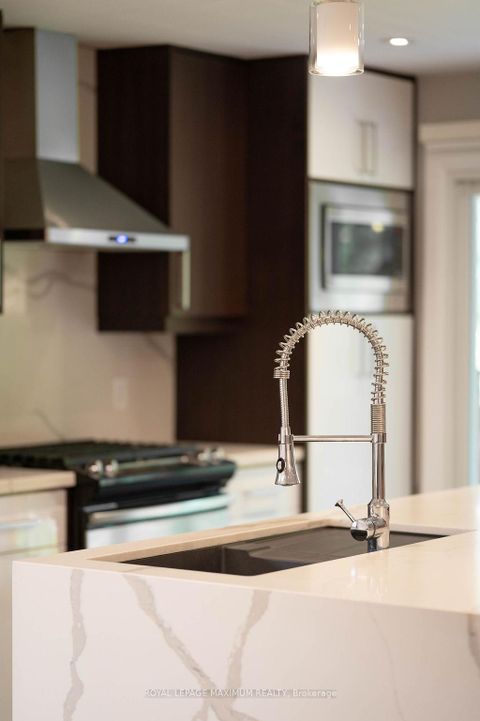 Photo 11 at 76 Langholm Drive, CFB, Toronto