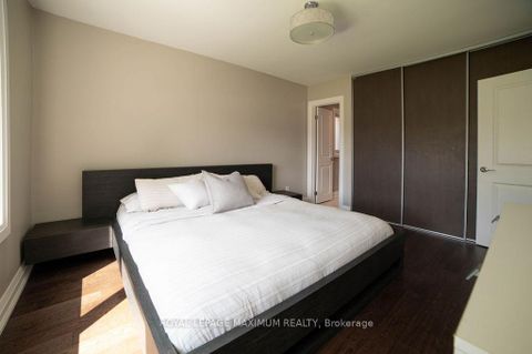 Photo 13 at 76 Langholm Drive, CFB, Toronto