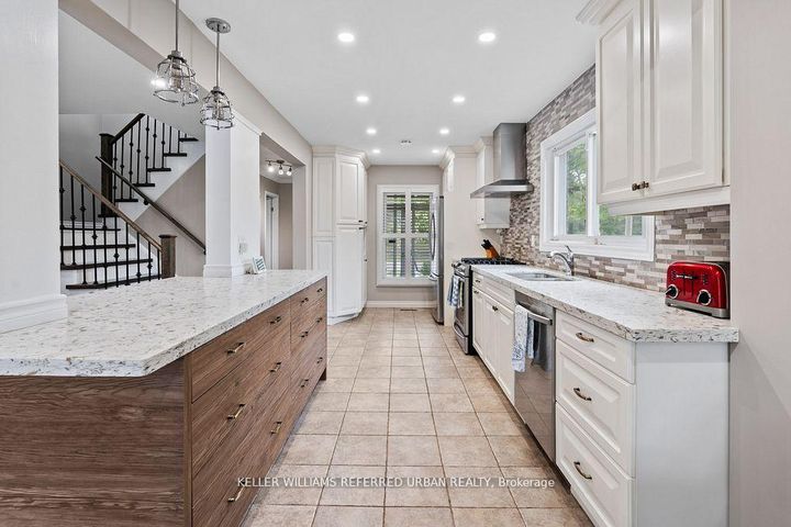 Photo 2 at 78 Sunshine Drive, Observatory, Richmond Hill
