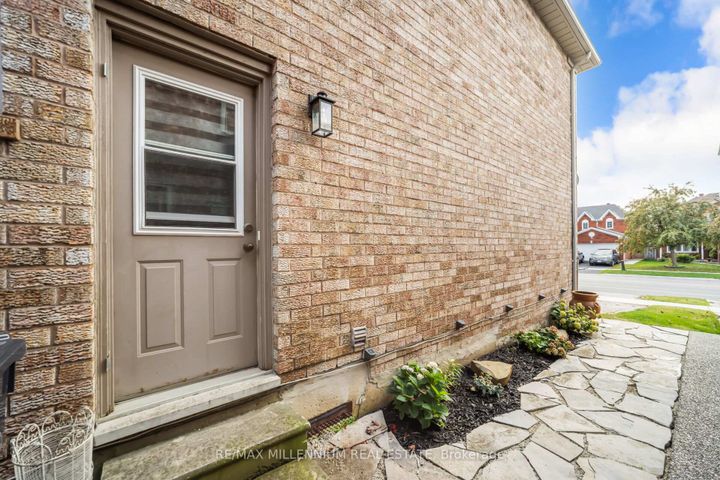 Photo 4 at 6881 Forest Park Drive, Lisgar, Mississauga