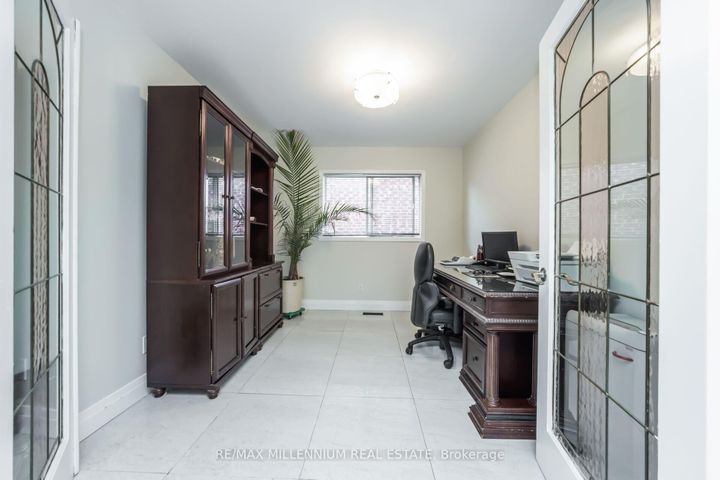 Photo 10 at 6881 Forest Park Drive, Lisgar, Mississauga