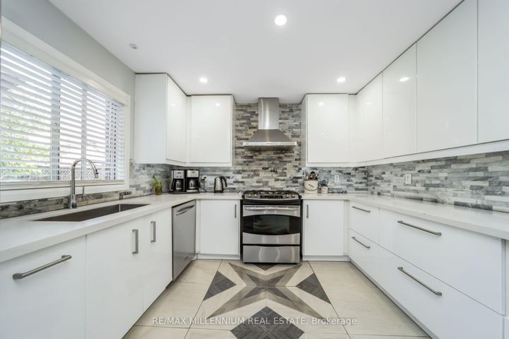Photo 17 at 6881 Forest Park Drive, Lisgar, Mississauga