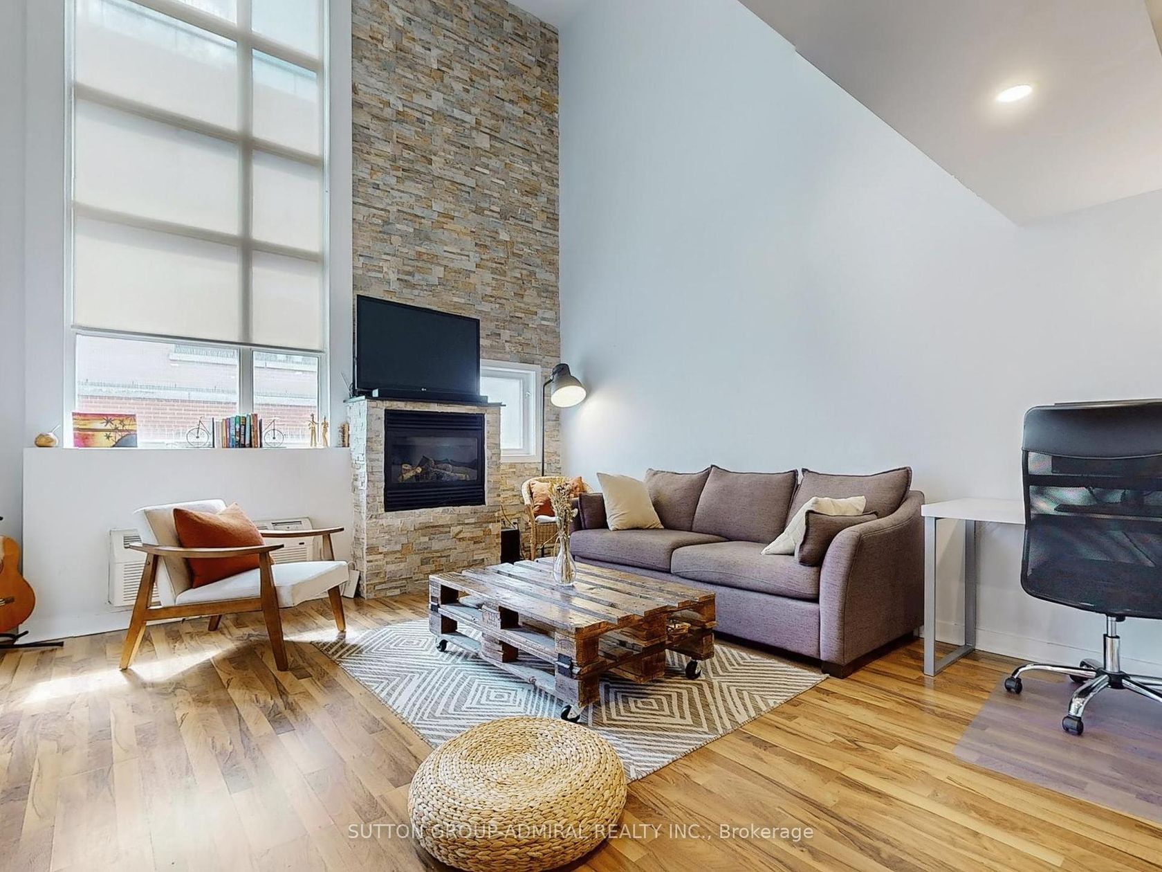 314 - 21 Earl Street, North St. James Town, Toronto by Loree Meneguzzi Real Estate 314 - 21 Earl Street, North St. James Town, Toronto