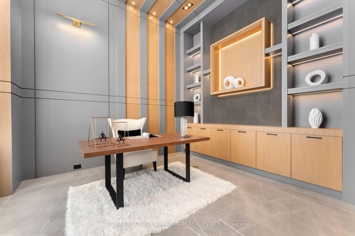 Photo 3 at 20 Tobruk Crescent, Newtonbrook East, Toronto