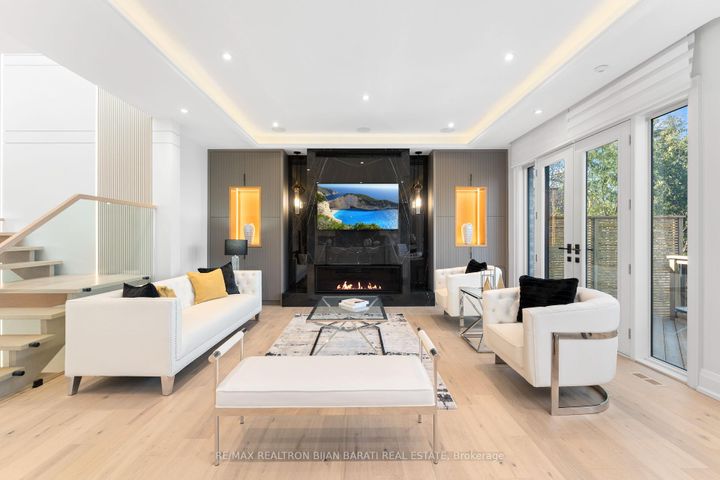 Photo 6 at 20 Tobruk Crescent, Newtonbrook East, Toronto