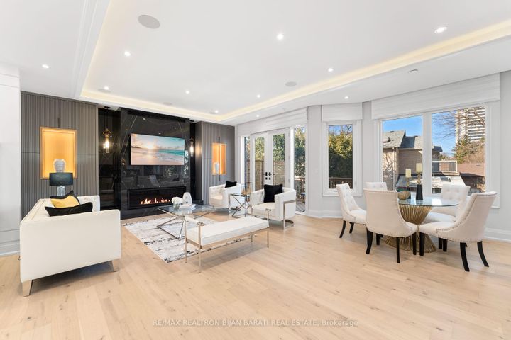 Photo 8 at 20 Tobruk Crescent, Newtonbrook East, Toronto