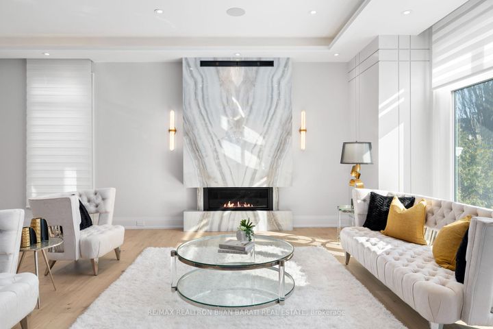 Photo 10 at 20 Tobruk Crescent, Newtonbrook East, Toronto